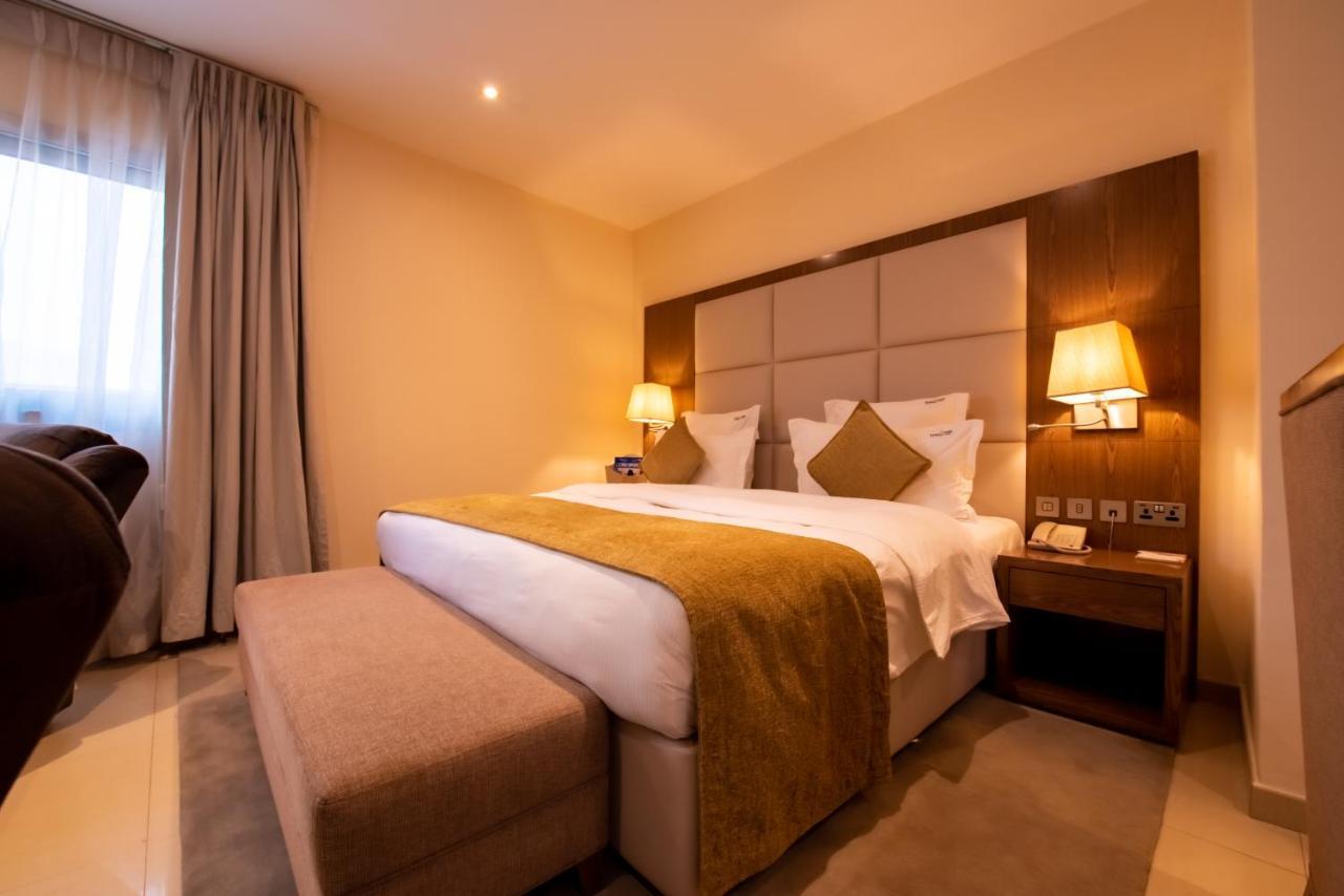 Pyramid Continental Hotel Djouba Extérieur photo