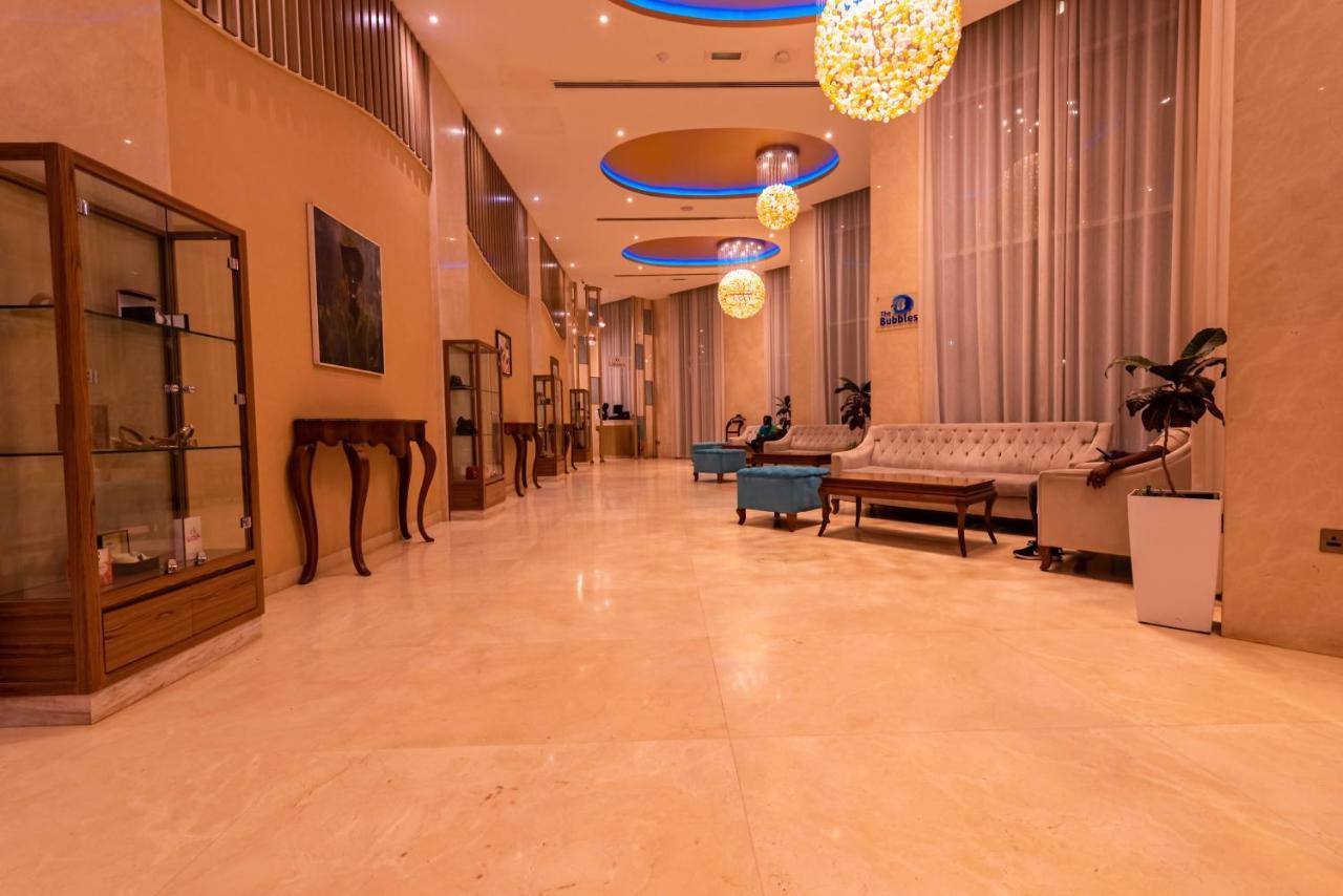 Pyramid Continental Hotel Djouba Extérieur photo