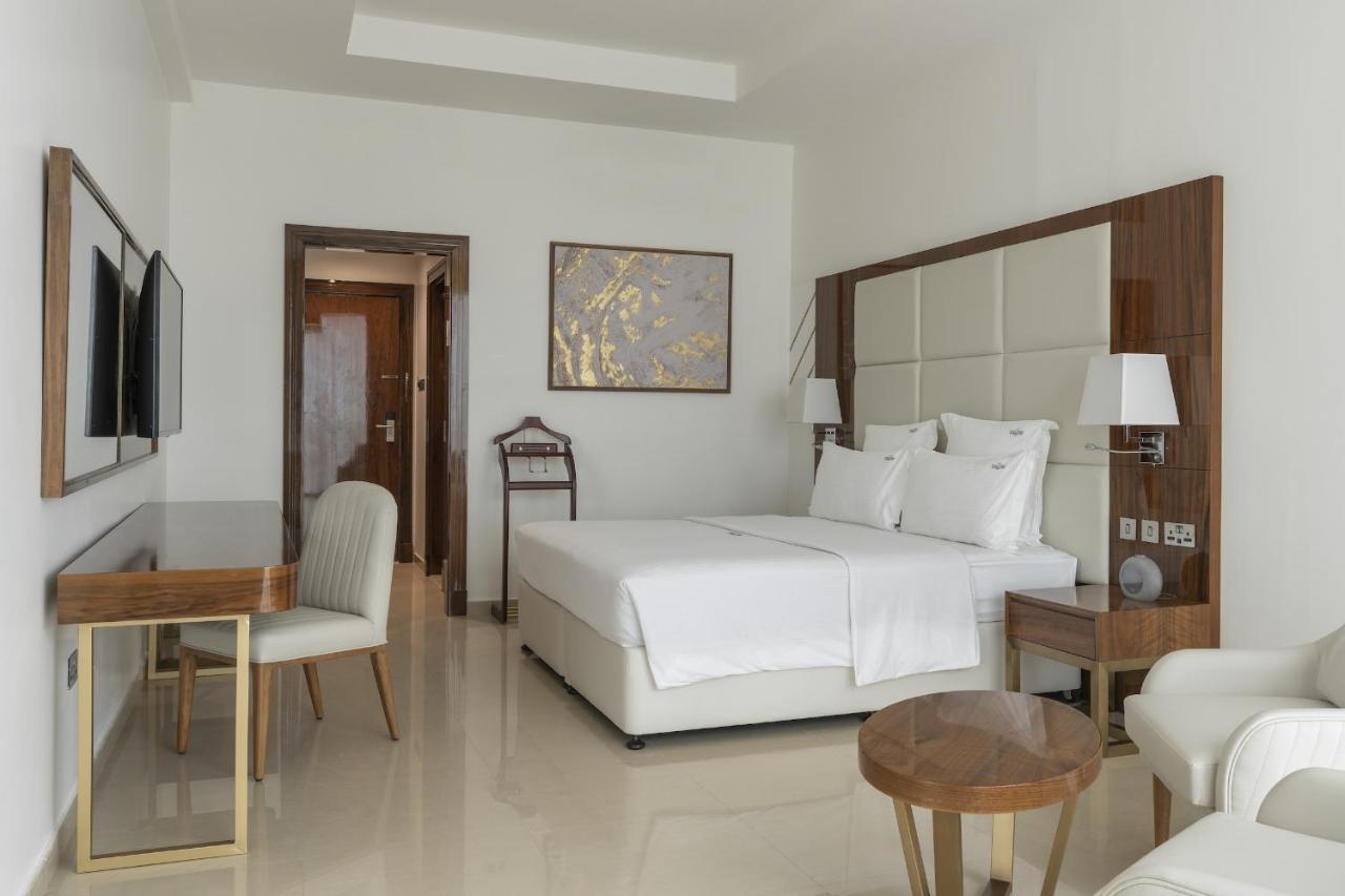 Pyramid Continental Hotel Djouba Extérieur photo