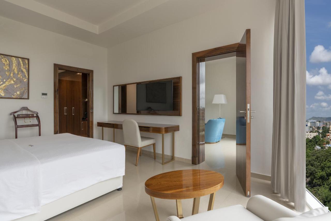 Pyramid Continental Hotel Djouba Chambre photo
