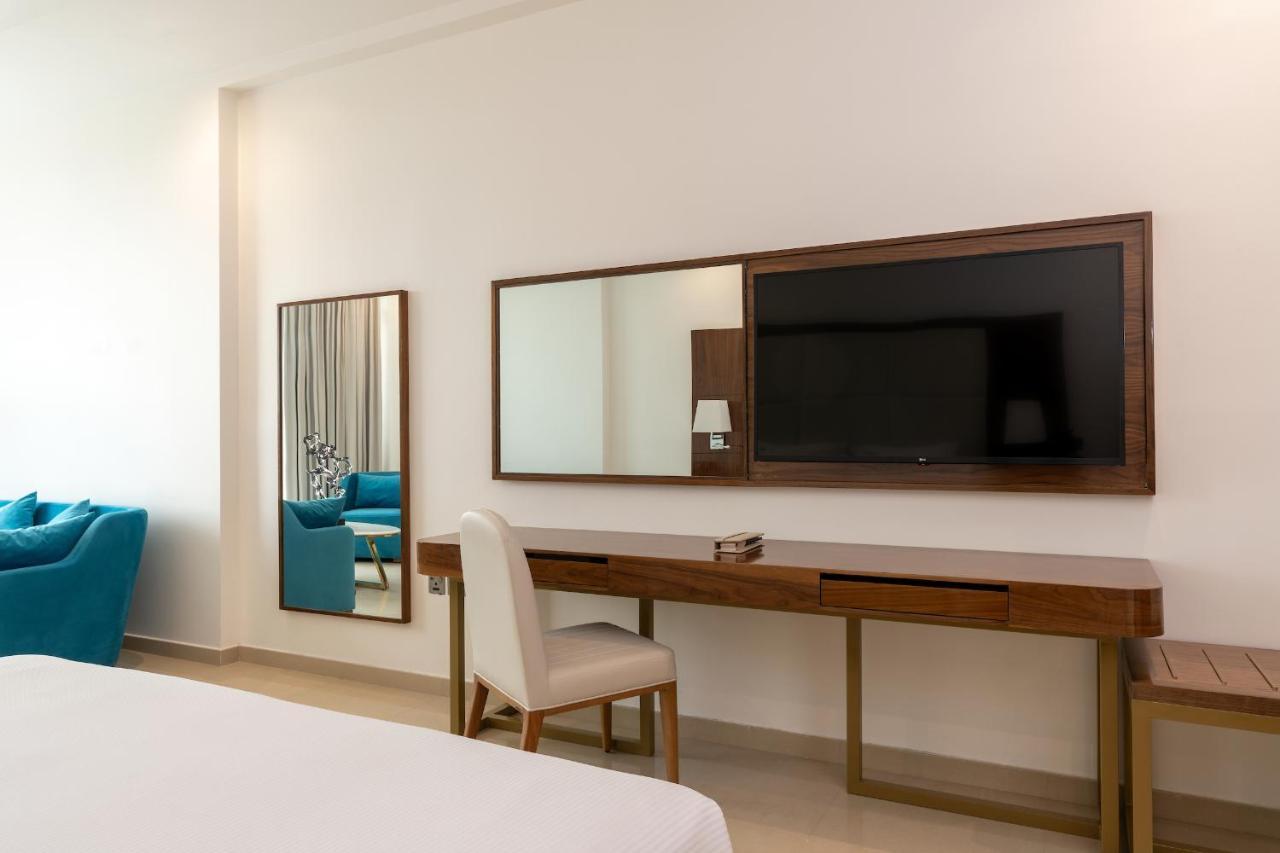 Pyramid Continental Hotel Djouba Extérieur photo