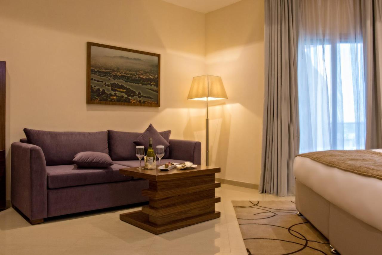 Pyramid Continental Hotel Djouba Extérieur photo