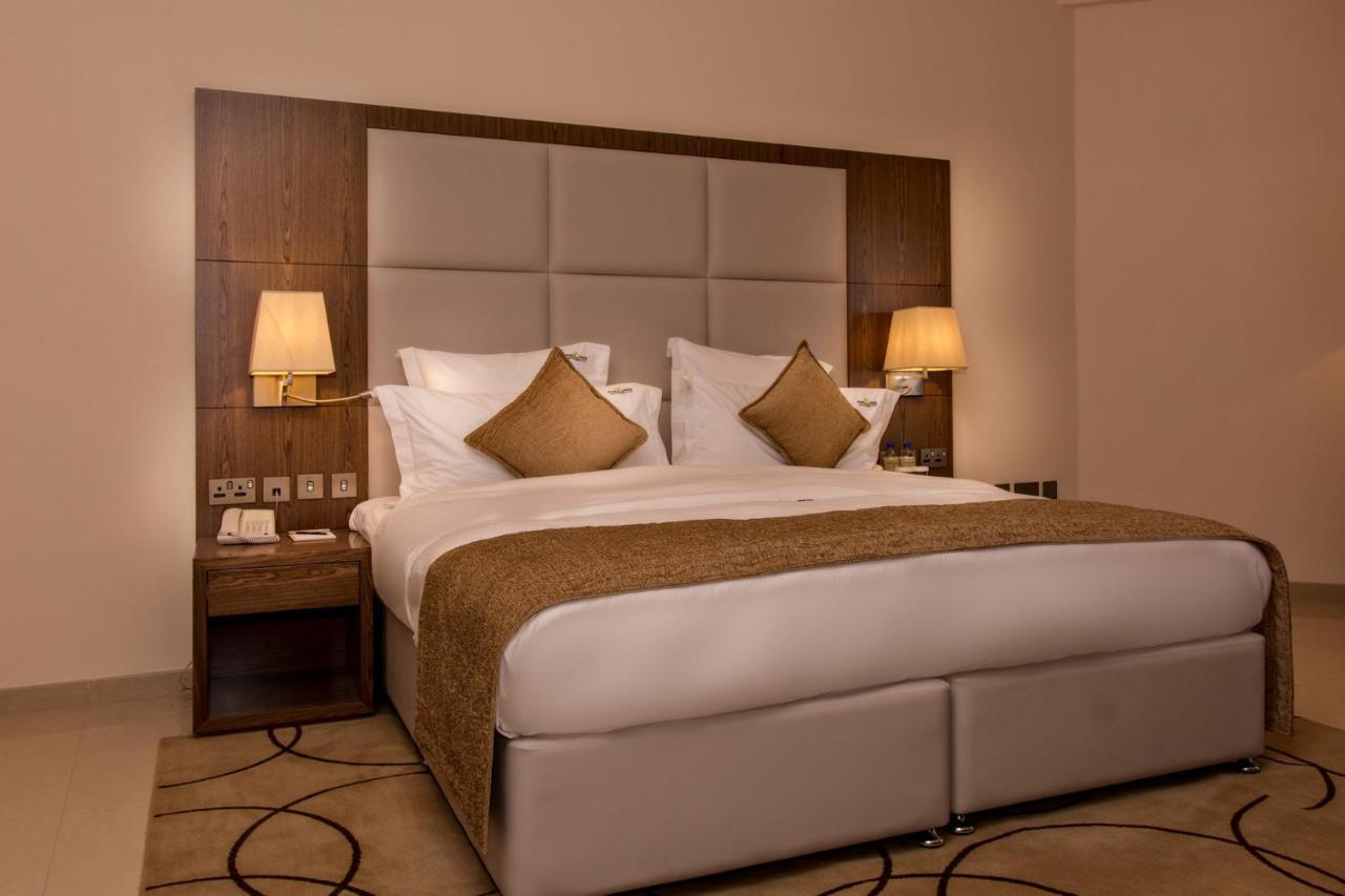 Pyramid Continental Hotel Djouba Extérieur photo